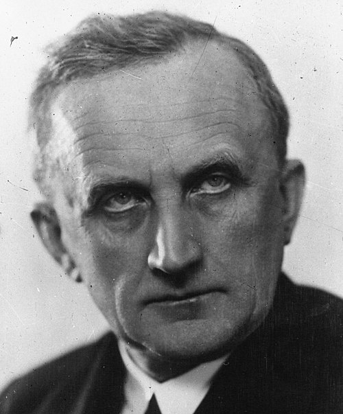 Камиль Крофта (17 июля 1876 ― 16 августа 1945) ― чешский историк и дипломат. Министр иностранных дел Чехословакии в 1936―1938 гг.