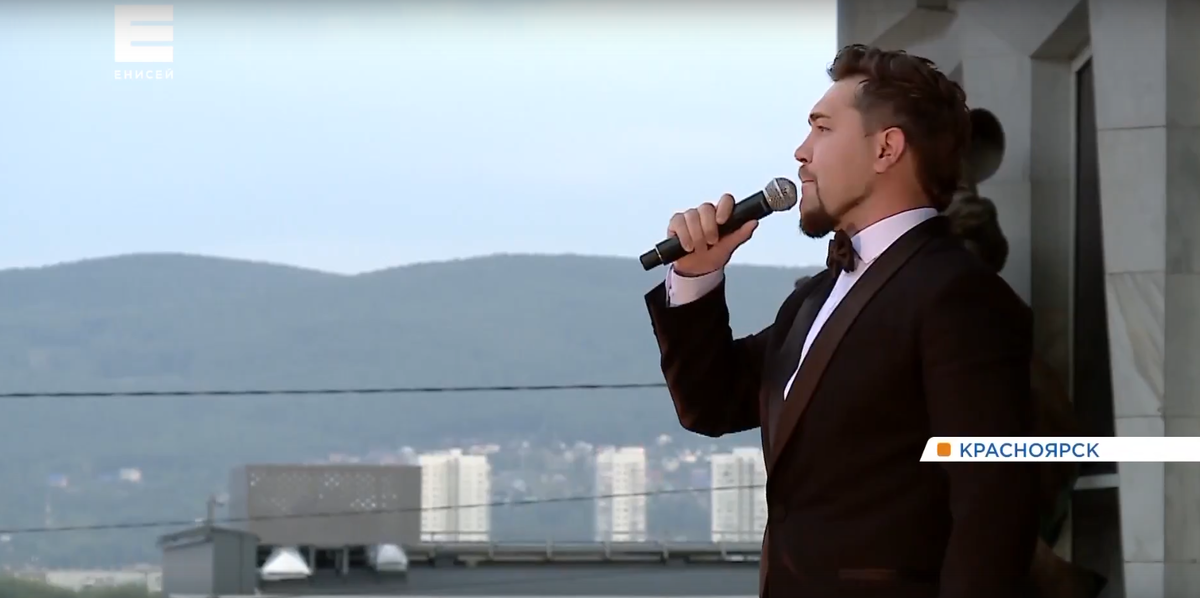     В Красноярске прошел концерт на балконе театра Оперы и балета
