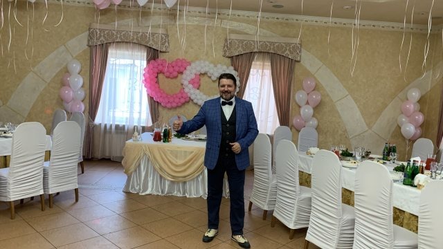 Ведущий в Москве