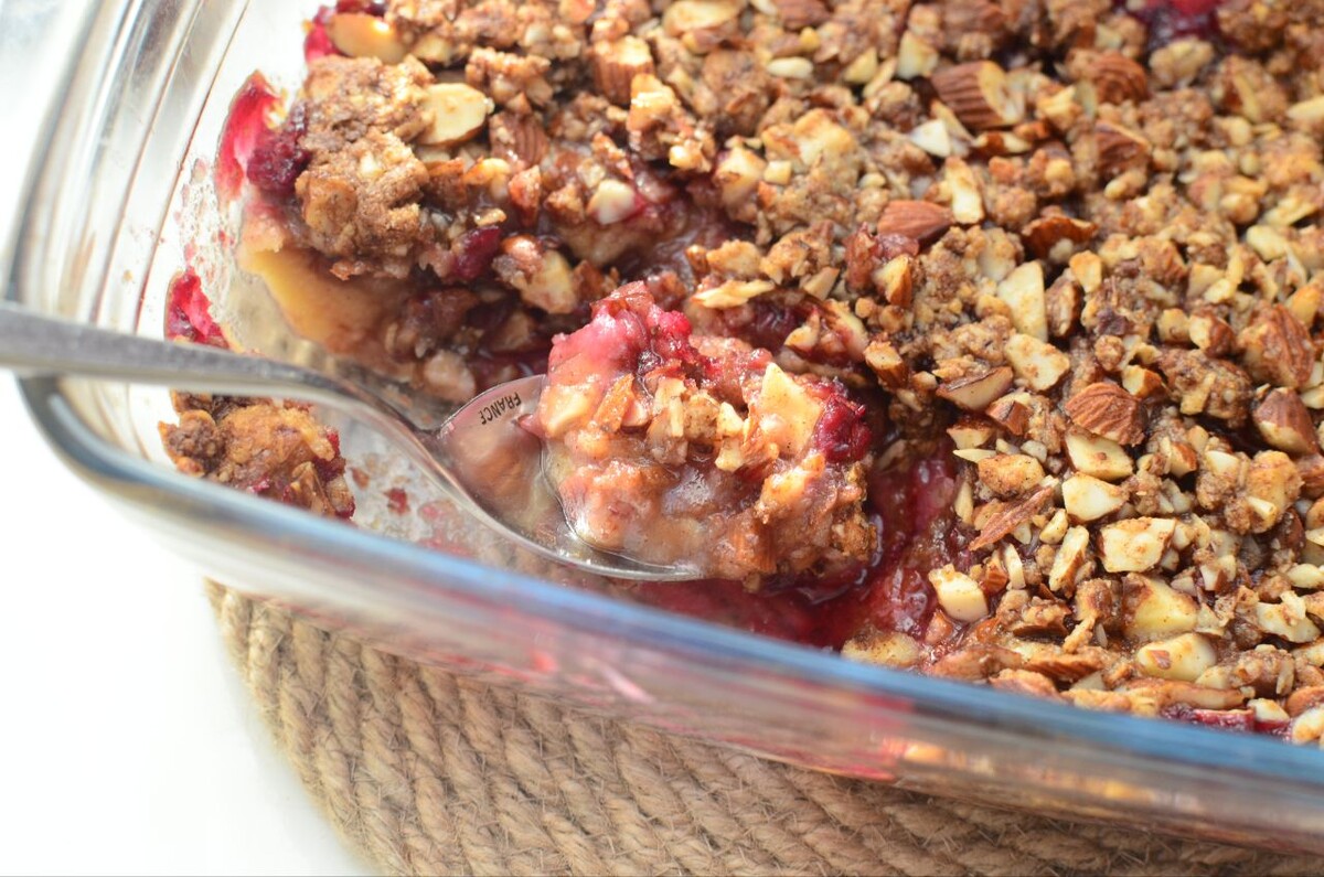 Миндаль и слива - яркое и вкусное сочетание