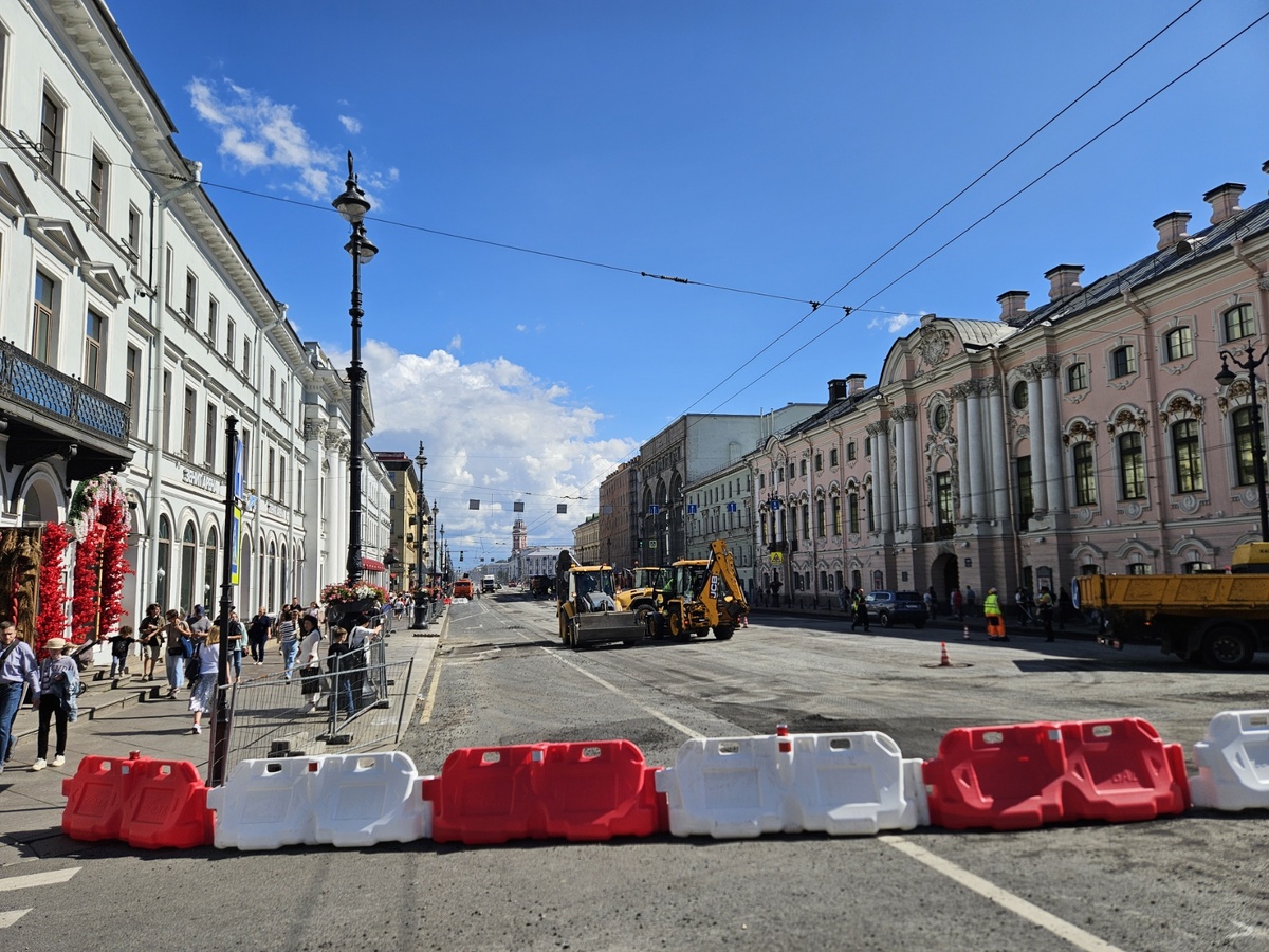 Санкт-Петербург. Невский проспект. 13 августа 2025 года.