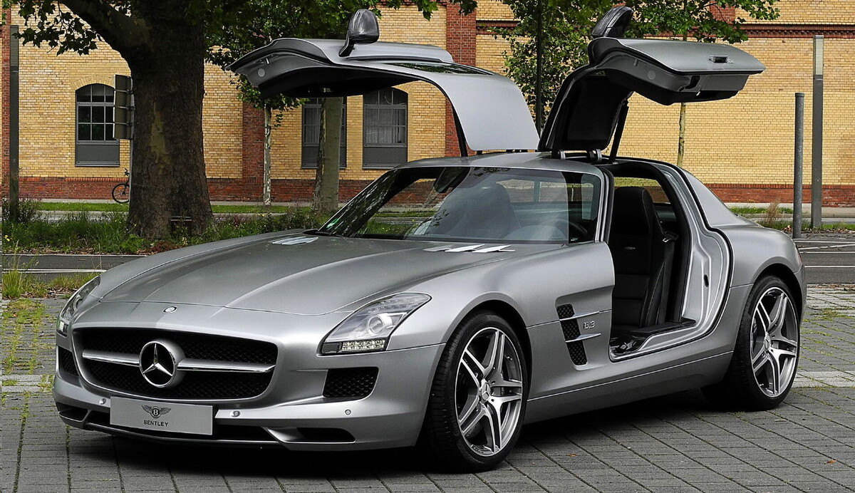   Mercedes-Benz SLS AMG