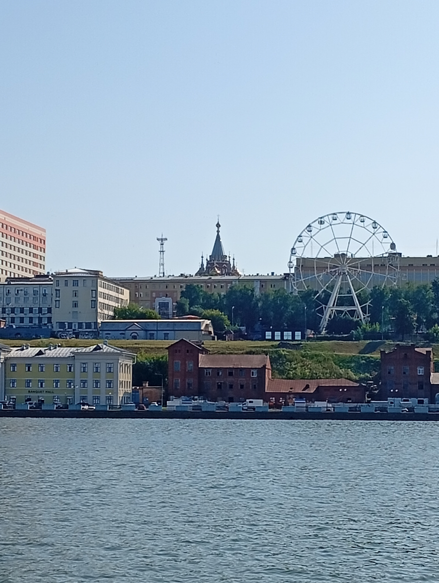 Здесь еще веет прохладой, день только начинается