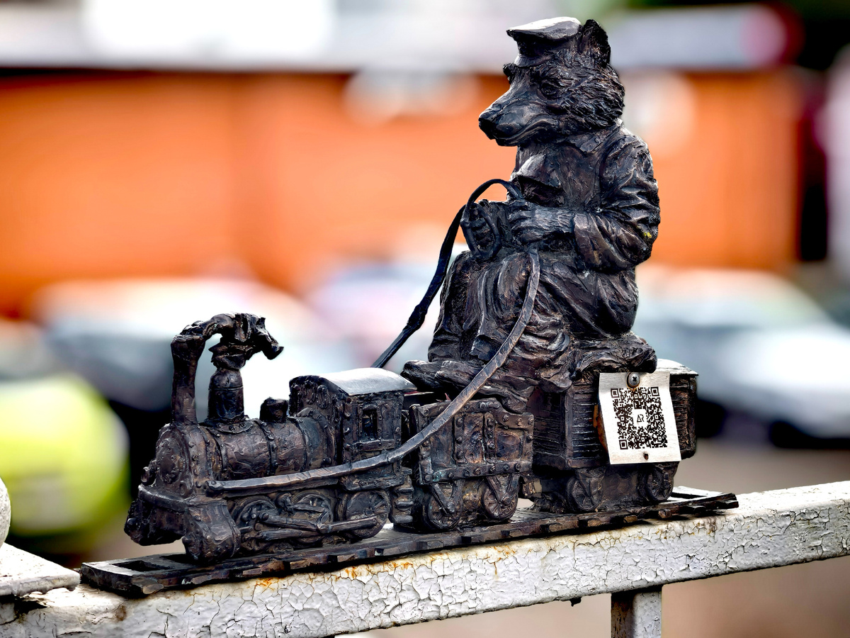 Волчок-железнодорожник на перене Вышневолоцкого ж/д вокзала