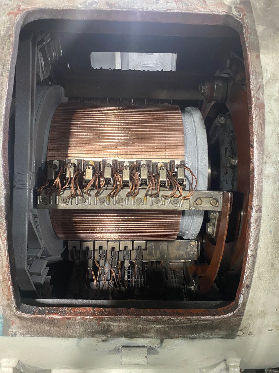 Вот так выглядит коллектор с щеточным механизмом 