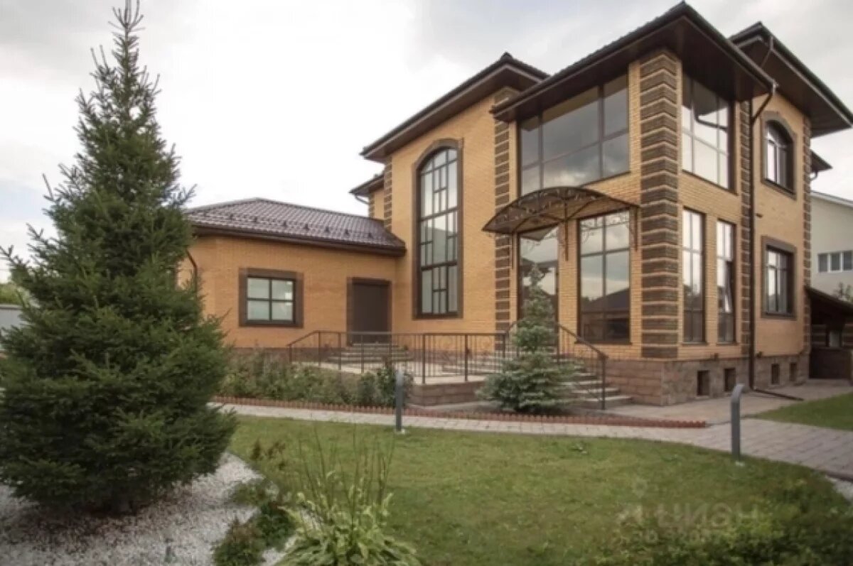    За 75 млн рублей продают роскошный коттедж в Новосибирске