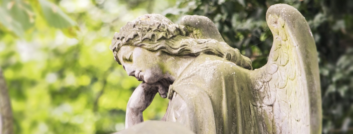    Скульптура ангела на кладбище, архивное фото для иллюстрации. Автор фото: PTDZ /Shutterstock/FOTODOM