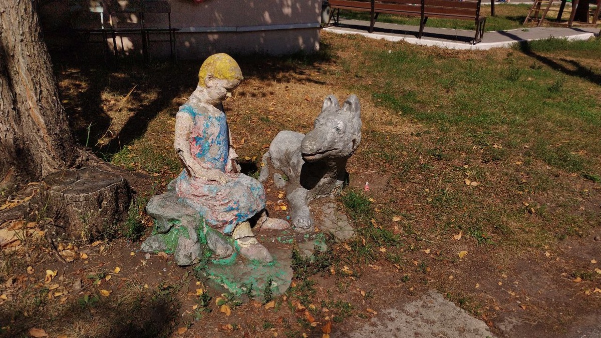 Статуи в парке развлечений им. Горького. г.Сызрань