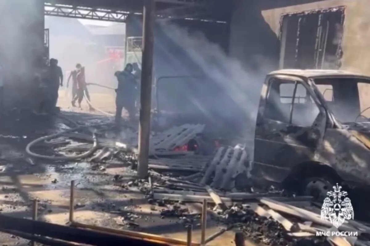    Огнеборцы в Дагестане потушили большегруз, вспыхнувший рядом с домами