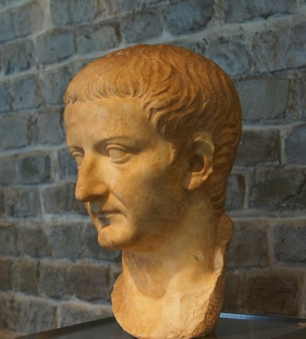 Бюст Тиберия.