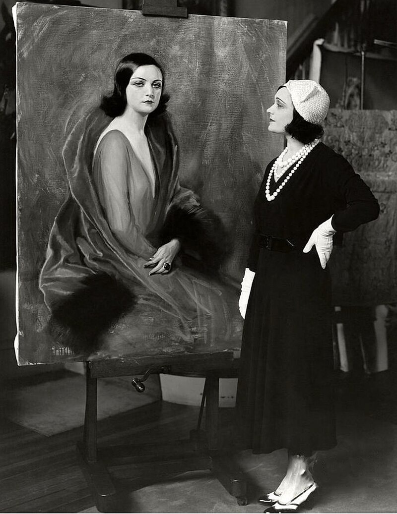 Пола Негри у своего портрета