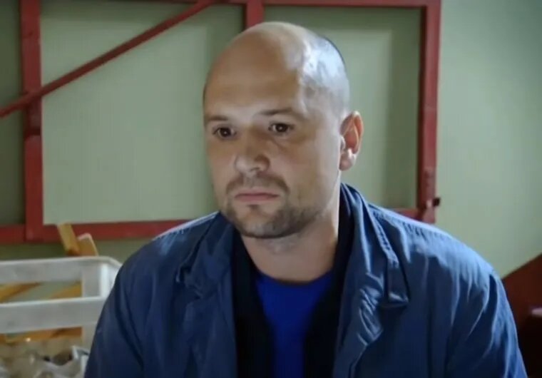 Актер исполнял исполнил роль в известном телесериале «Ментовские войны»
Фото: Кадр из сериала «Ментовские войны-10», Денис Скворцов, 2016, «Форвард-фильм», «Панорама» 