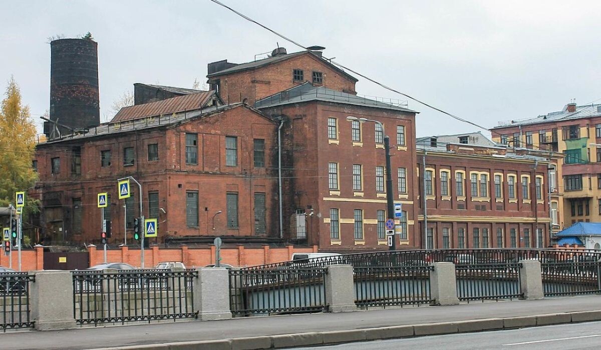     Электростанция на Обводном канале. Источник: commons.wikimedia.org Автор фото: Красный