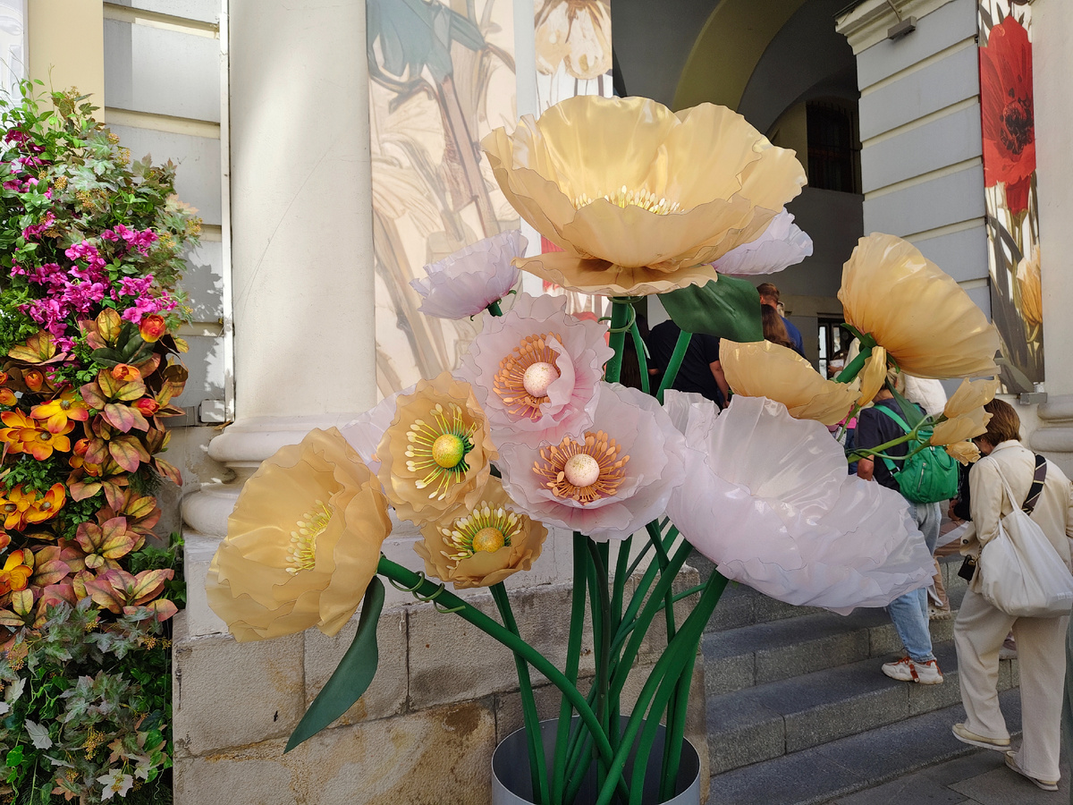 Выставка «Бесконечное развитие с вечными ценностями» в Гостином дворе. Форум "Территория будущего. Москва 2030"