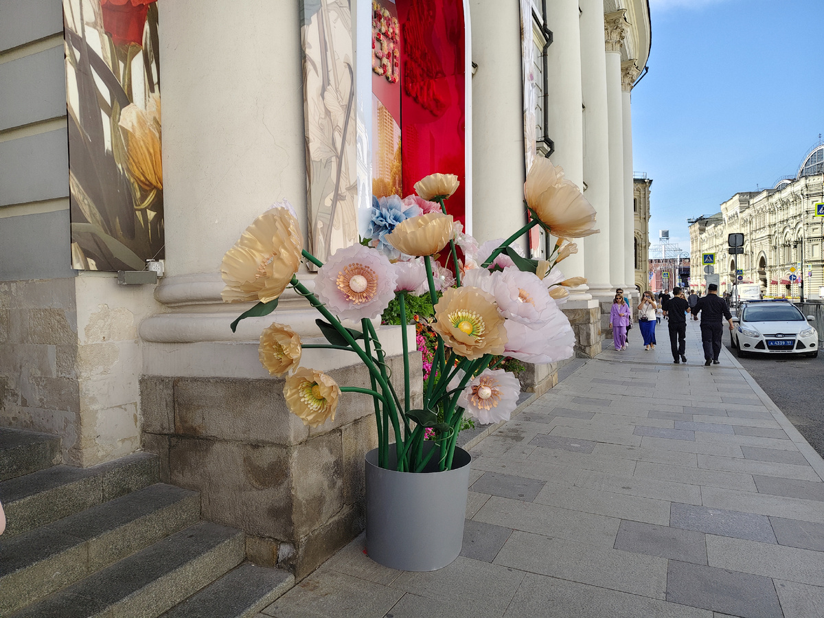 Выставка «Бесконечное развитие с вечными ценностями» в Гостином дворе. Форум "Территория будущего. Москва 2030"