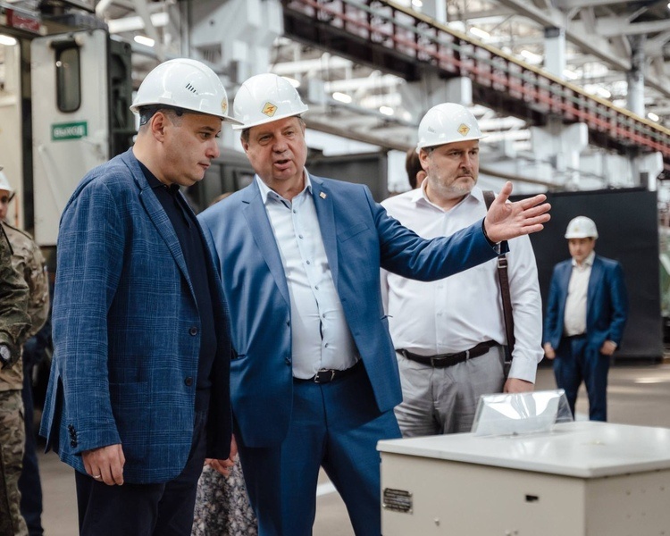     Александр Хинштейн посетил курское предприятие «Электроагрегат»
