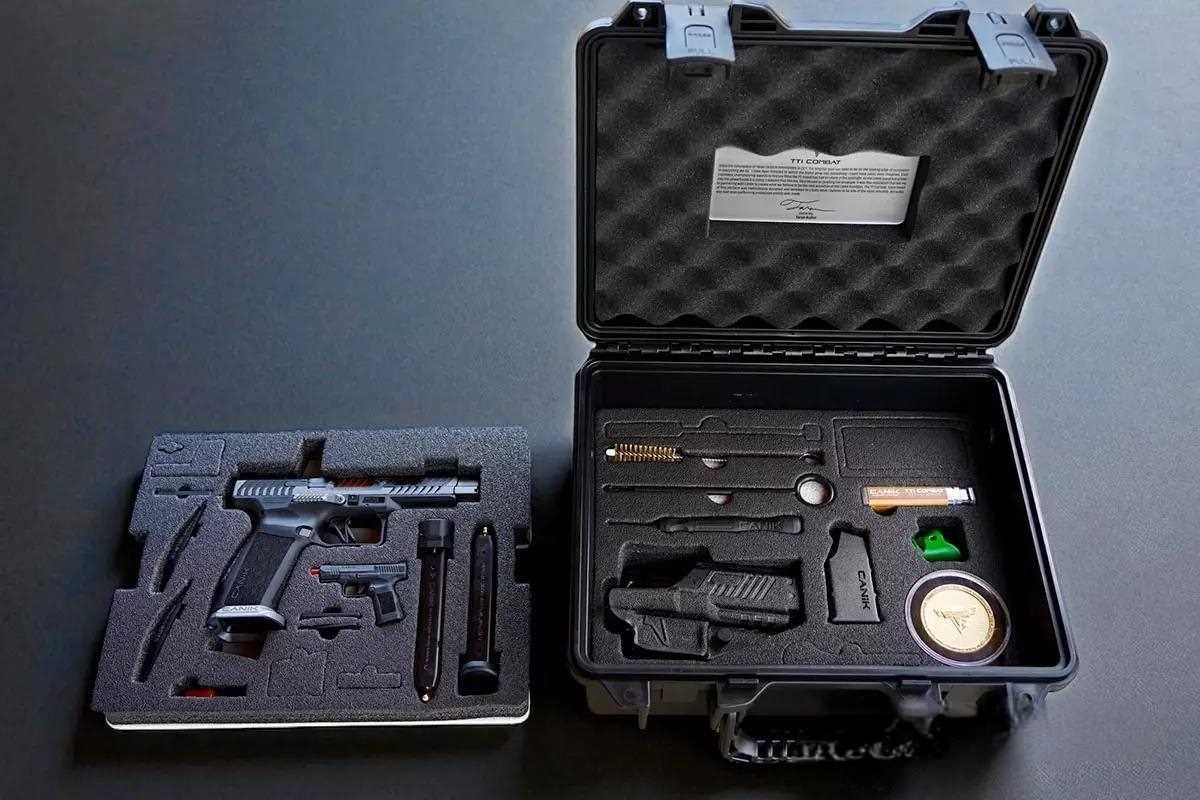 TTI Combat — это полный набор, включающий запасные магазины, антабки, три пластины для крепления оптики, облегченную возвратную пружину в сборе, набор для чистки, пробойник, устройство для перезарядки магазина, кобуру из полимерного материала, спусковой крючок и золотой медальон TTI/CANiK. Всё это упаковано в фирменный жесткий кейс.