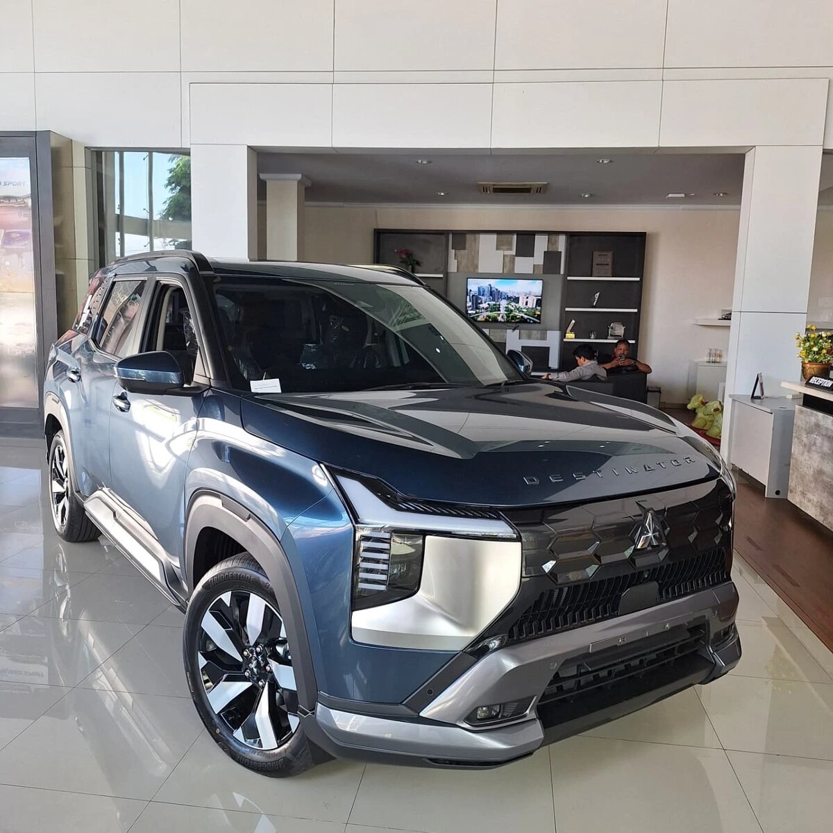 Mitsubishi Destinator. Источник иллюстрации - Яндекс.Картинки