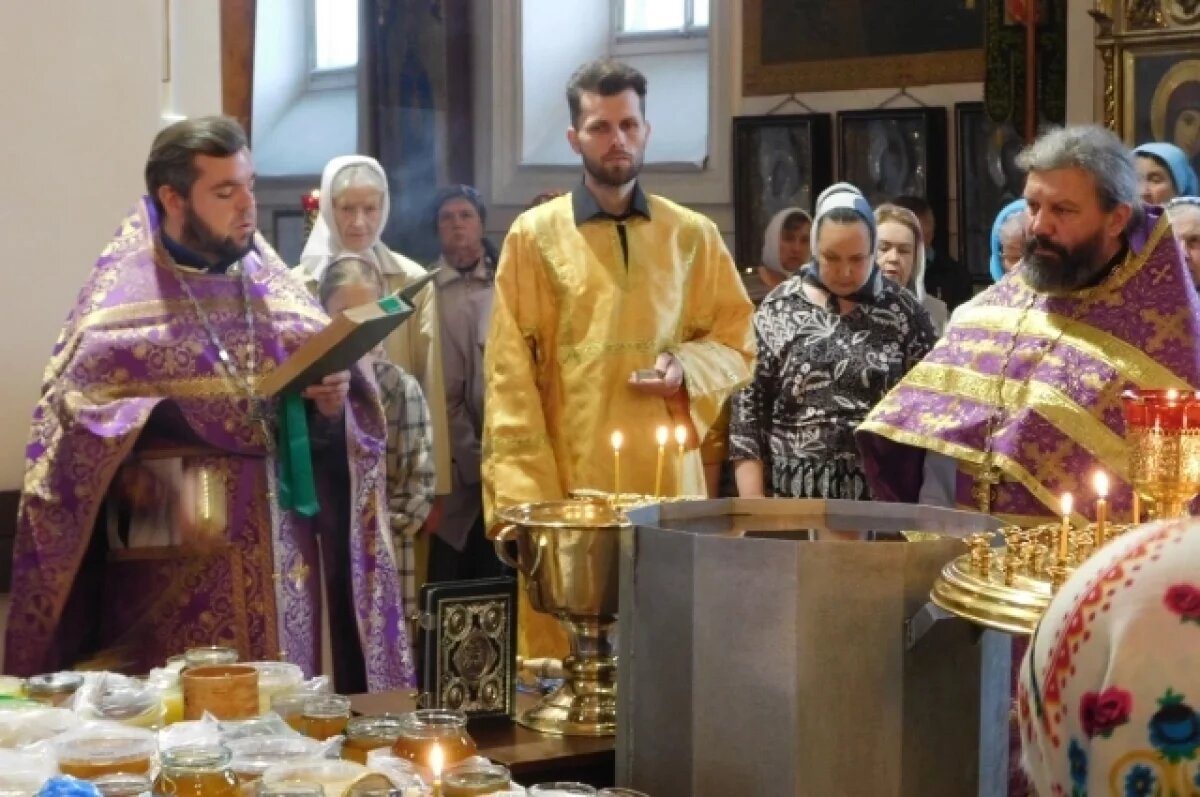    В Тверской области освятили новый мёд