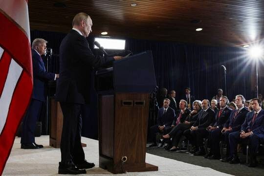    Владимир Путин в ходе пресс-конференции на Аляске изменил свою речь