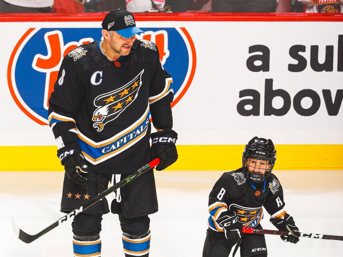    Хоккеист "Вашингтон Кэпиталз" Александр Овечкин и его сын Сергей© Фото : twitter.com/capitals