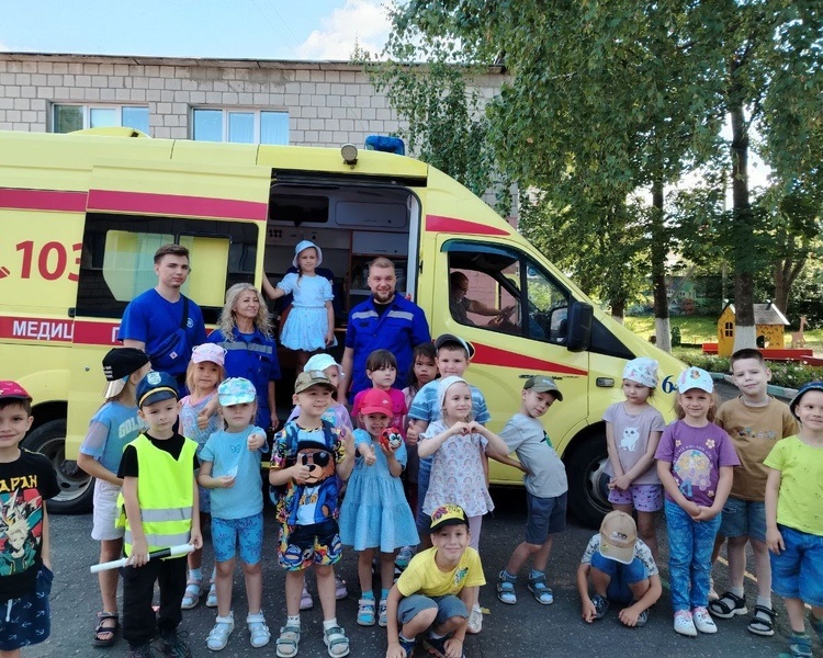     Воспитанники детсада №57 Курска ознакомились с работой скорой помощи