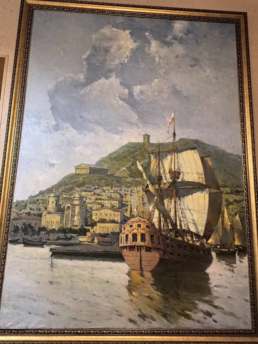 1. К сожалению, информации о названии картины и художнике не было.