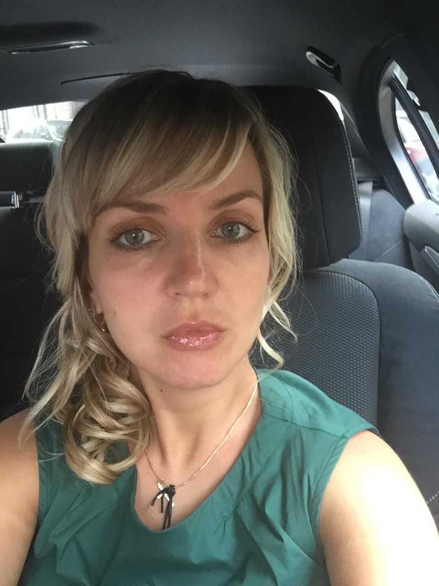 2015 год, масса стресса, мероприятий детей и нового бизнеса. Но… тушь и в чистые волосы отлично справляются)