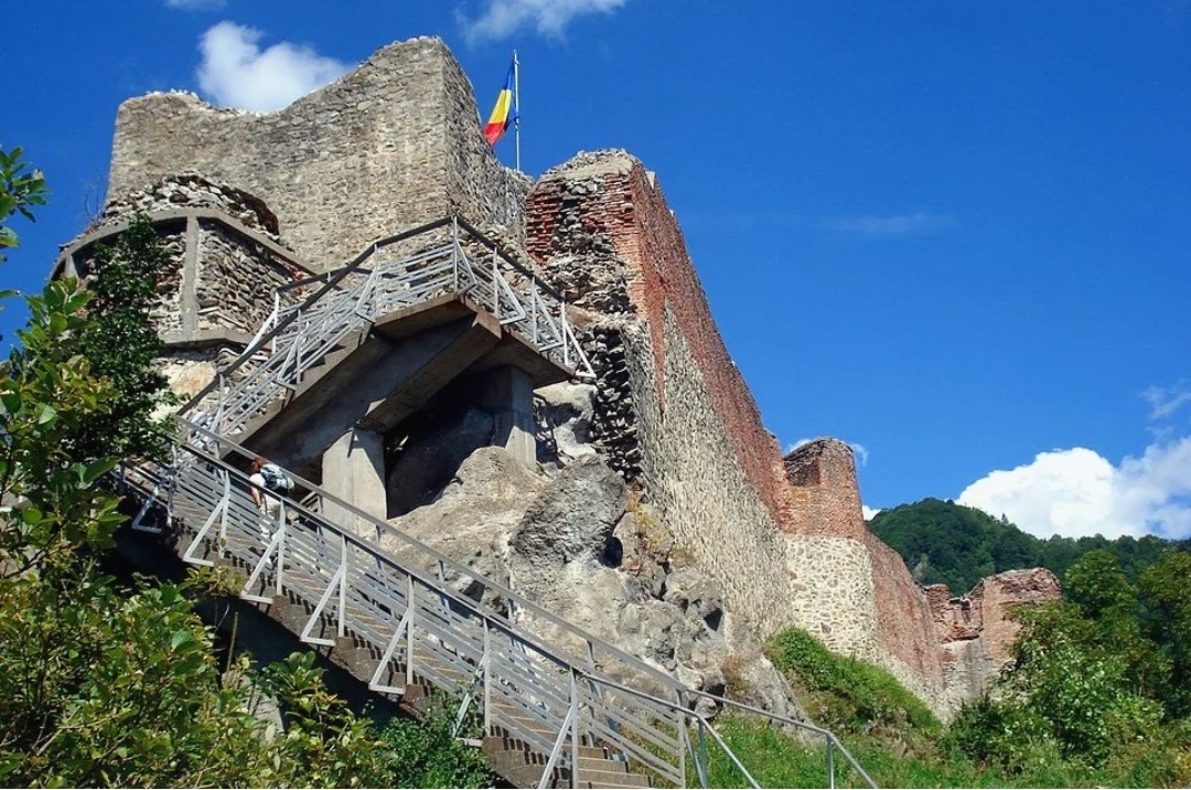 Крепость Поэнари в Румынии
