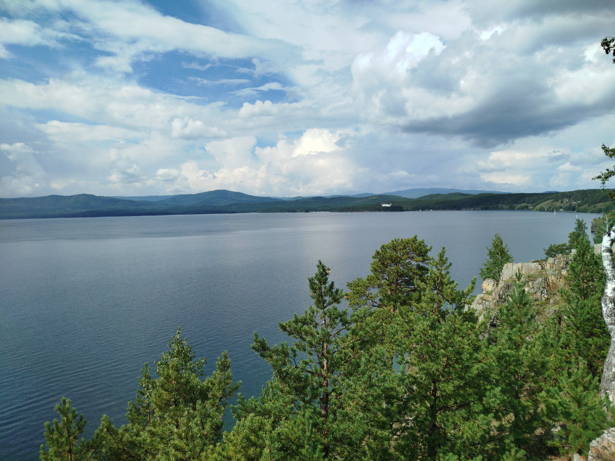 Озеро Тургояк, вид со смотровой площадки