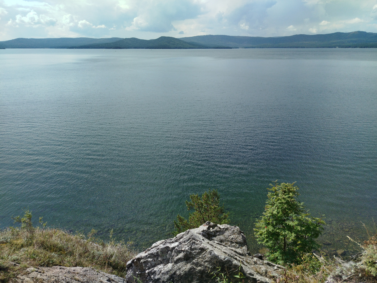 Озеро Тургояк, вид со смотровой площадки