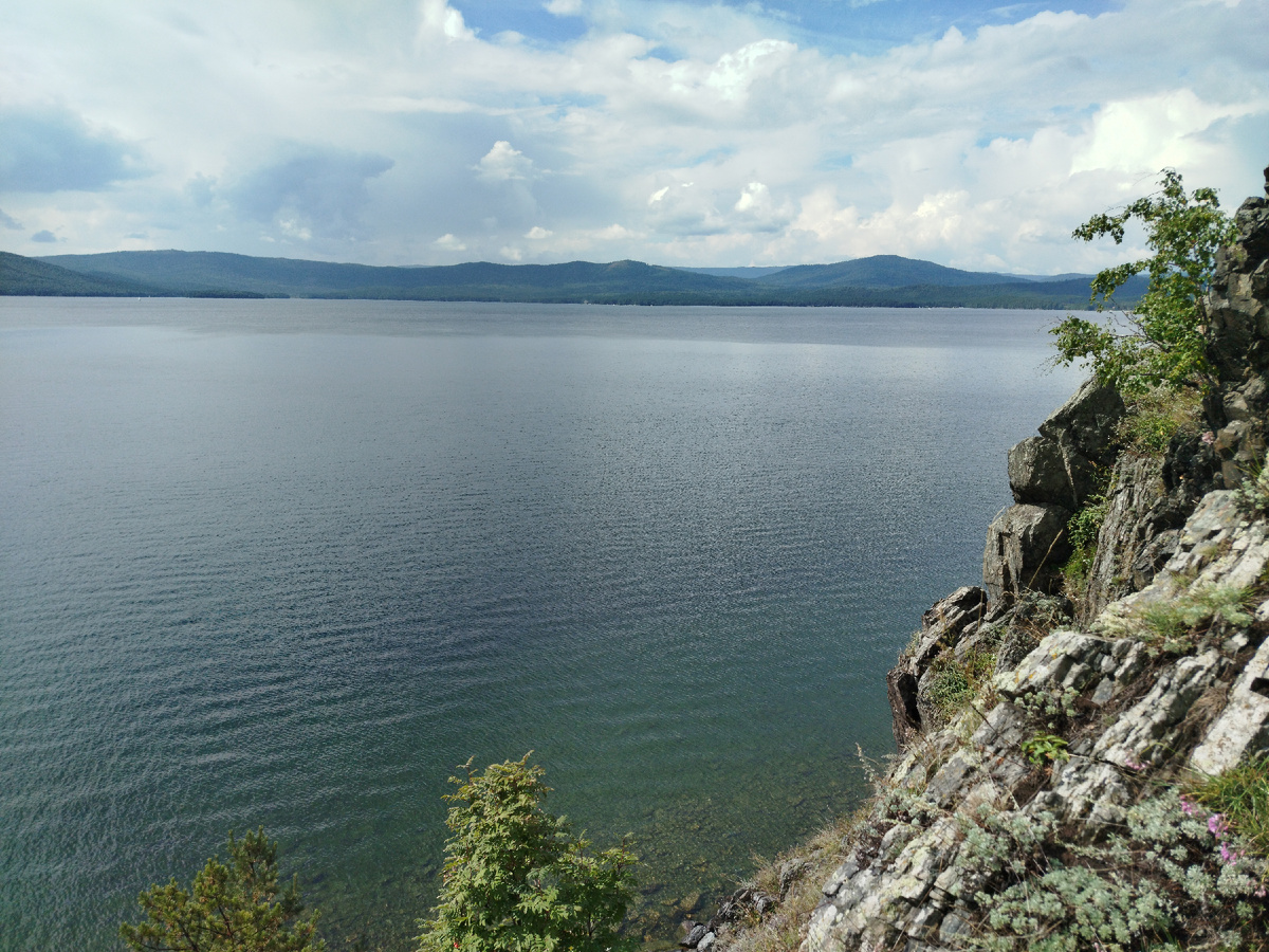 Озеро Тургояк, вид со смотровой площадки