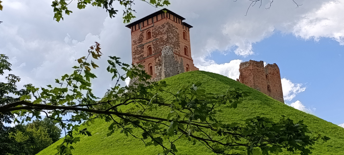 Левая башня - Костёльная.
