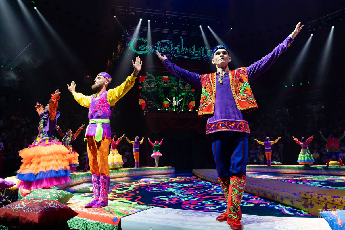 "Групповые акробаты на дорожке" под управлением Марса Олейника, , Казанский цирк, первый национальный спектакль-фэнтези "Мирас", фото https://www.tatar-inform.ru/