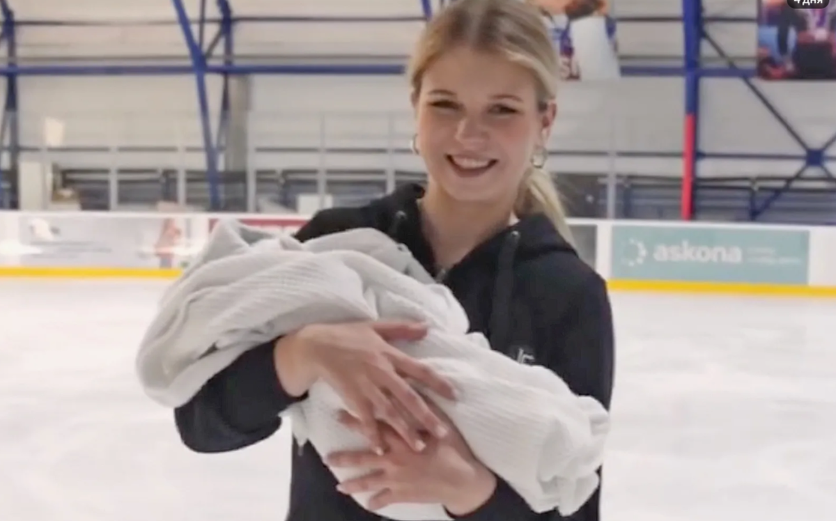 Александра Трусова с сыном.