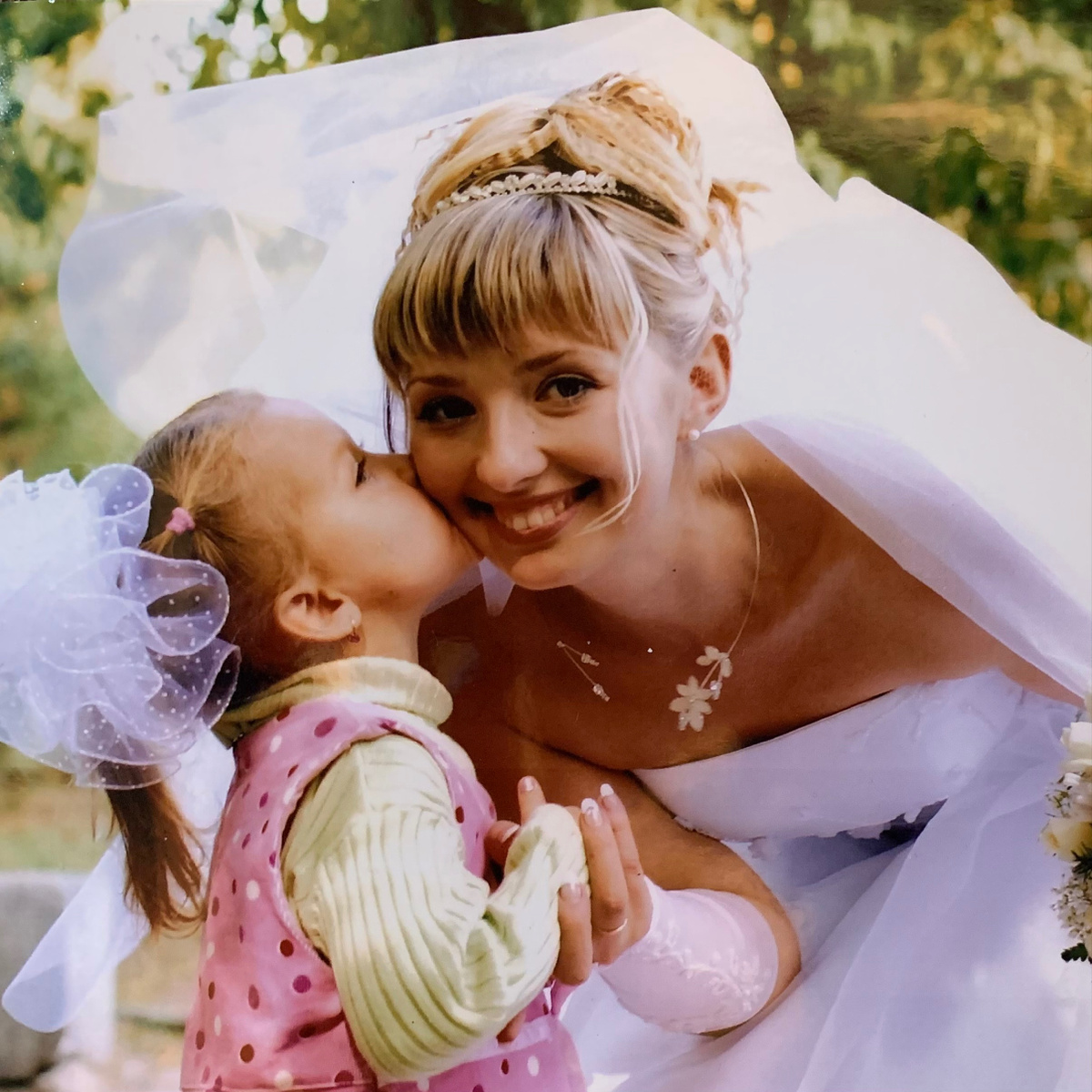 Я с крестницей 20 лет назад)