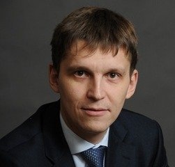    — «Известия» кошмарят рынок страшными цифрами, которые далеки от реальности, — прокомментировал руководитель Комитета по аналитике Российской гильдии управляющих и девелоперов Михаил Хорьков. — Еще два года назад ЦБ РФ пугал всех разрывом цен между первичным и вторичным рынком в 40%. Разница за последние годы действительно выросла под влиянием льготных программ. Но тогда мы объясняли, почему огромные цифры некорректны. С тех пор ничего не поменялось.