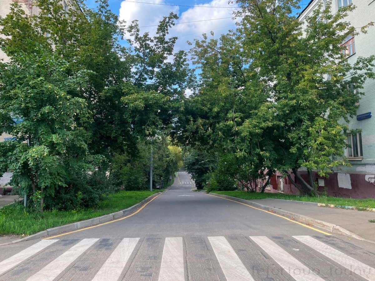 Ве́рхний Золоторо́жский переу́лок