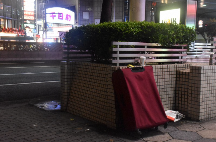 Едут в Японию не преступники, но тупые правила заставляют их нарушать порядок