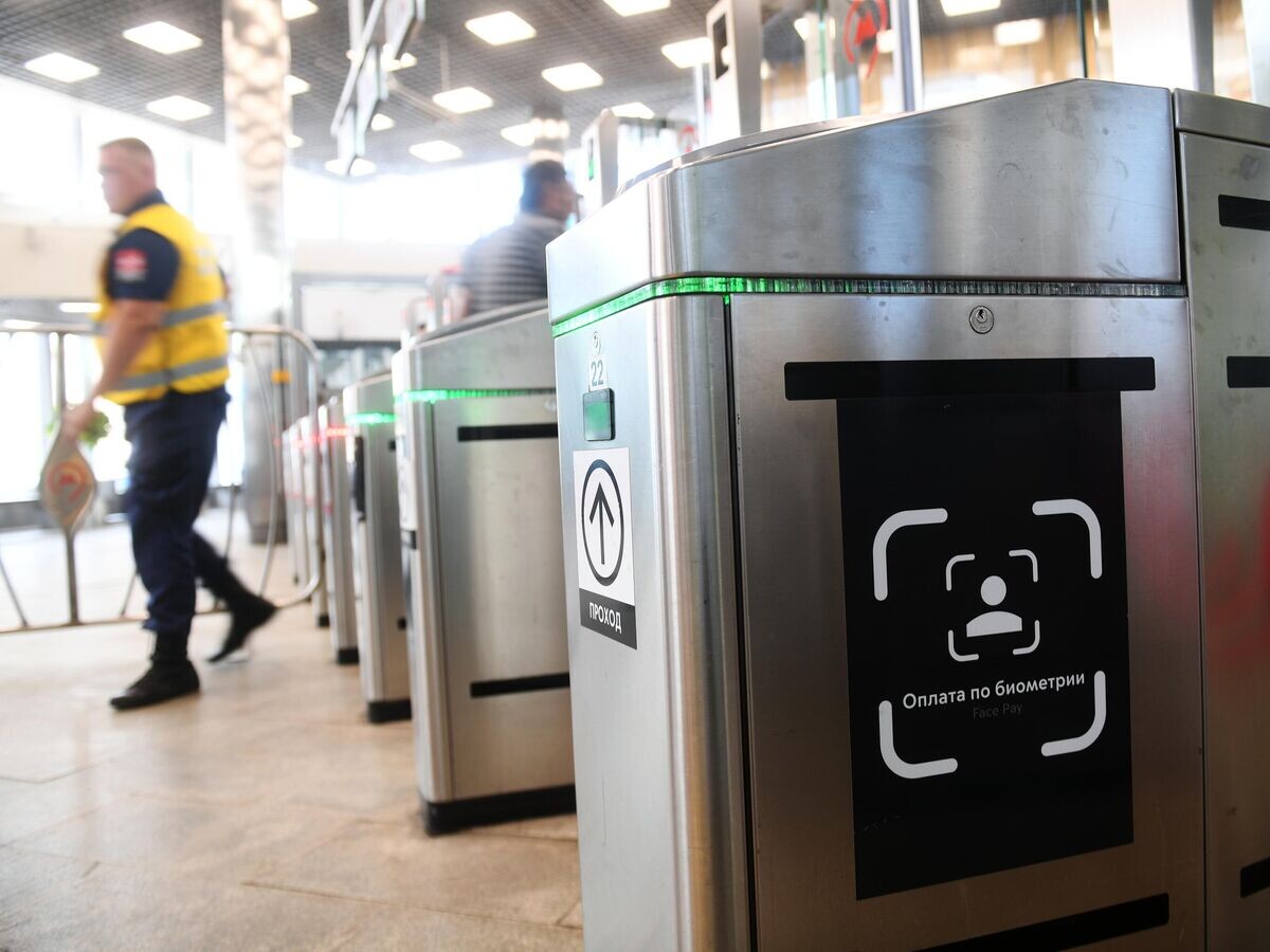    Турникет с новой системой для оплаты проезда по биометрии Face Pay на станции "Кутузовская" Московского центрального кольца© РИА Новости / Кирилл Каллиников