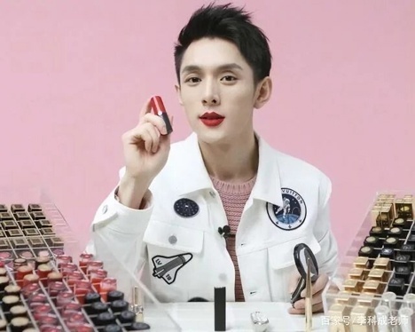 В 2023 году «Король помад» Ли Цзяци провел прямую трансляцию, продав бьюти-товаров на $1,7 млрд на одном из крупнейших маркетплейсов страны Taobao. Тогда к его стриму было подключилось более 250 млн человек.