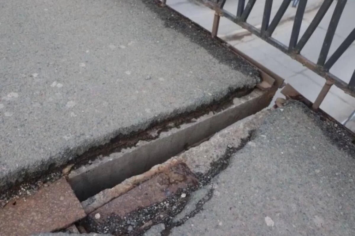    Надземным переходом на Баляева во Владивостоке занялся Следком