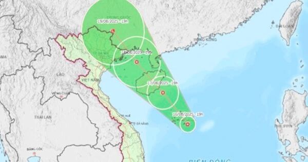 Прогноз траектории тропической депрессии, формирующейся в Восточном море вечером 16 августа.