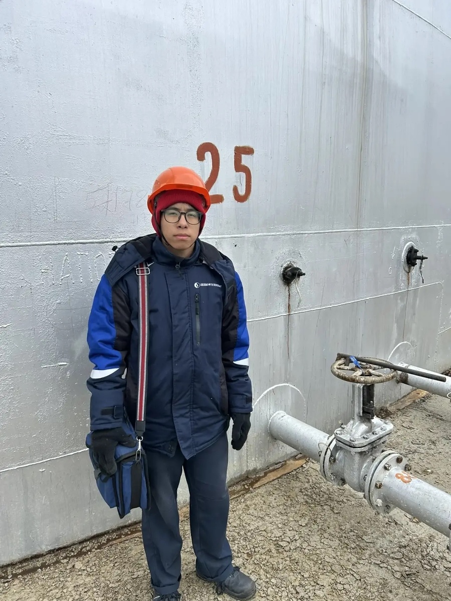 на фото: Никифор Петров 