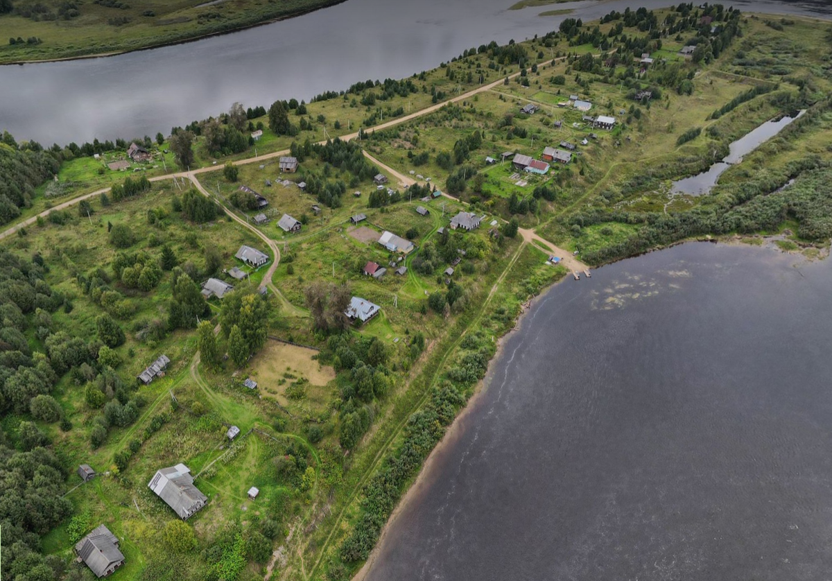 деревня Порог в 2023 г. Фото с карты Яндекс. Деревня известна с XVII в. и ранее называлась Дьяково, а сейчас её часто зовут Опоки.