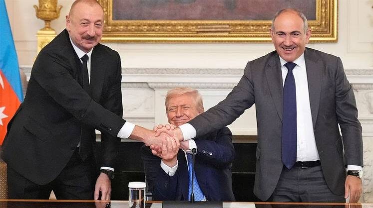    AP/TASS Трамп мирит Пашиняна с Алиевым