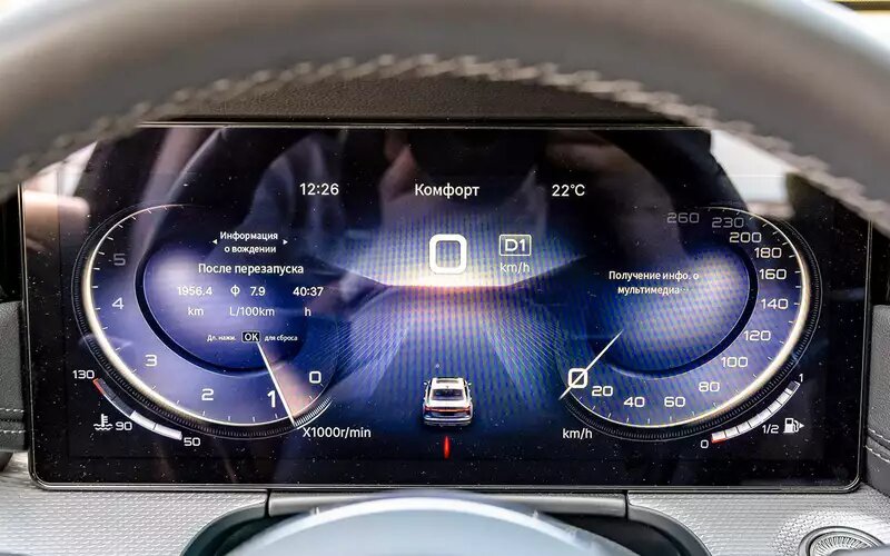    Виртуальная приборная панель меняет вид при переключении из «паркинга» в «драйв».
