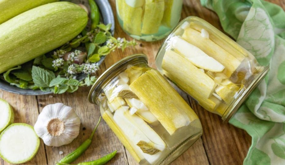 12 простых салатов из кабачков на зиму: вкусные и быстрые заготовки