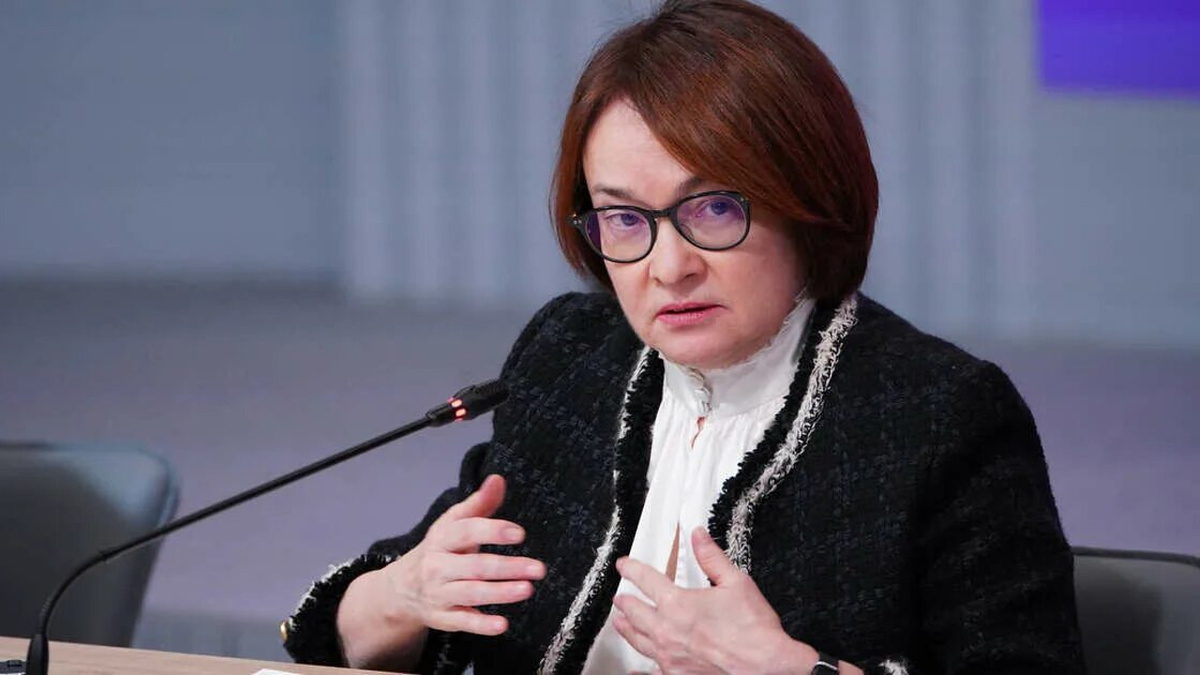 Банки начали массово блокировать карты и переводы граждан по обычным операциям