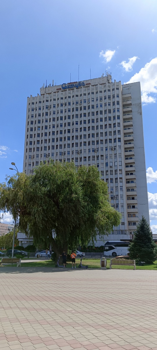 22 этажа:) Долгострой. Строили долго... 